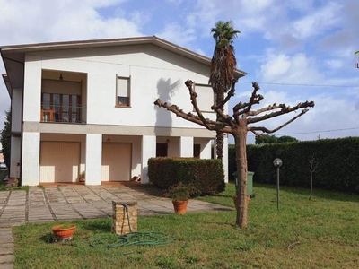 Villa in vendita a Capannori Lucca Guamo
