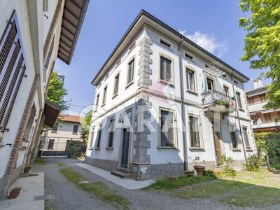 Villa in Vendita a Desio via Buozzi 5