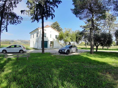 Villa in Vendita a Fermo Via Ancona, 53