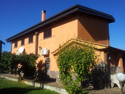 Villa in Vendita a Genzano di Roma via 1° stradone muti