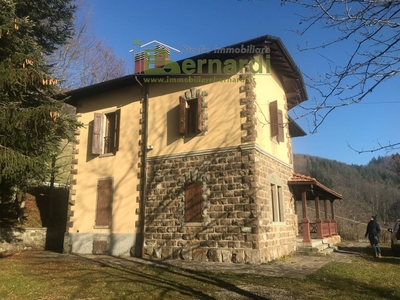 Villa in Vendita a Lama Mocogno Via Lezze 1