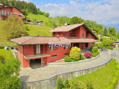 Villa in vendita a Leffe Bergamo
