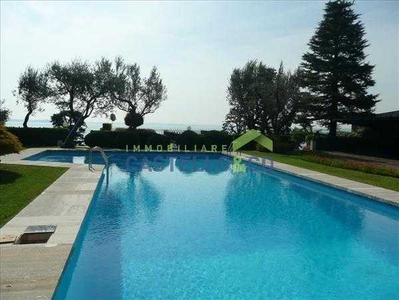 Villa in Vendita a Moniga del Garda via del porto