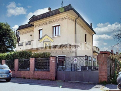 Villa in Vendita a Muggiò Via Gabriele D'Annunzio