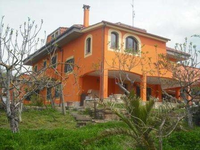 Villa in Vendita a Palombara Sabina Palombara Sabina