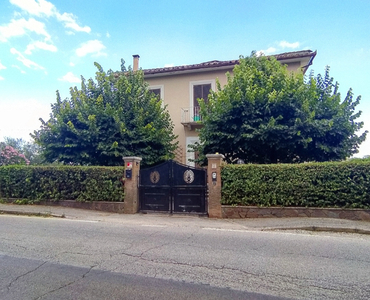 Villa in Vendita a Penna in Teverina via roma