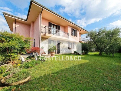 Villa in Vendita a Puegnago sul Garda via benaco