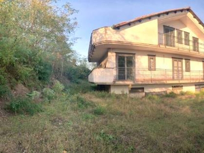 Villa in Vendita a Quarto Via Marmolito