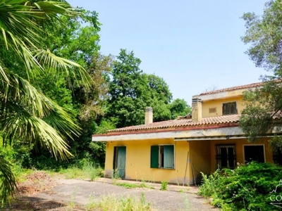 Villa in Vendita a Riano Loc. Colleromano