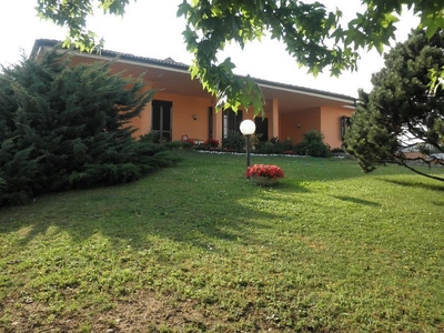 Villa in Vendita a Rivolta d'Adda Via Roma