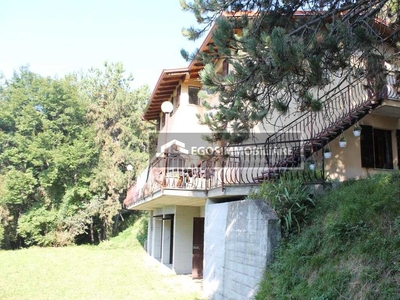 Villa in Vendita a Tignale Via Don Domenico Triboldi