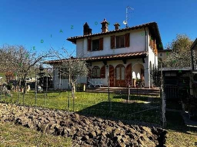 Villa in Vendita a Vicchio VIA BELLINI 1