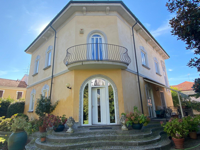 Villa in Vendita a Vigevano Via Eleonora Duse