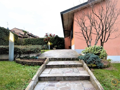 Villa in Vendita a Vignate VIA BERLINGUER