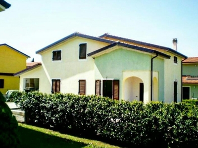 Villa in Vendita a Villafranca in Lunigiana