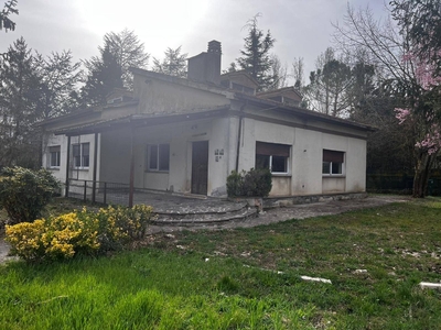 Villa in VIA CAMERATA, Tagliacozzo, 5 locali, giardino privato, 167 m²