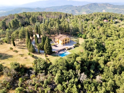 Villa singola a Civitella in Val di Chiana, 9 locali, 3 bagni, 260 m²