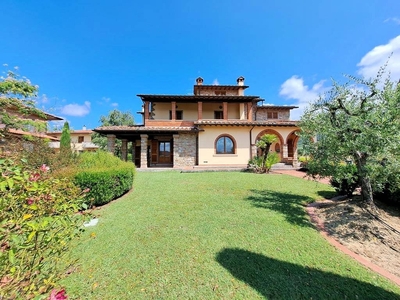 Villa singola a Loro Ciuffenna, 9 locali, 4 bagni, giardino privato