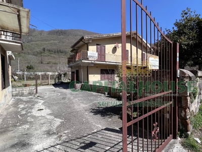 Villa singola a Monteforte Irpino, 4 locali, 2 bagni, giardino privato