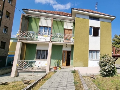 Villa singola in Via PEZZI, Capriate San Gervasio, 6 locali, 2 bagni