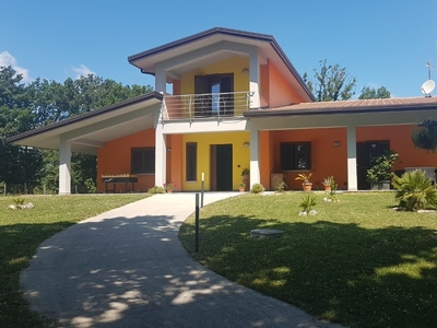 Villa singola in Via Piana, Morcone, 7 locali, 4 bagni, con box