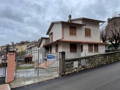 Villa singola in Via XX Settembre, San Demetrio ne' Vestini, 9 locali