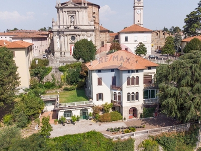 Villetta bifamiliare in Via adda, Capriate San Gervasio, 13 locali