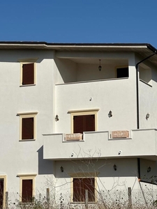 Villetta bifamiliare in Via Brunelleschi 30, Avezzano, 5 locali