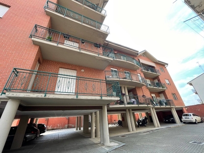 Appartamento ad Alessandria, 6 locali, posto auto, 150 m², terrazzo