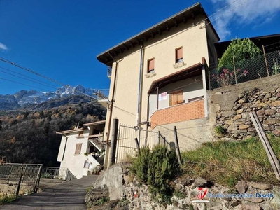 Casa Bi - Trifamiliare in Vendita a Capo di Ponte Via Nisgiole