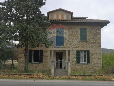 Casa indipendente in Dante Alighieri, Bucine, 10 locali, 2 bagni