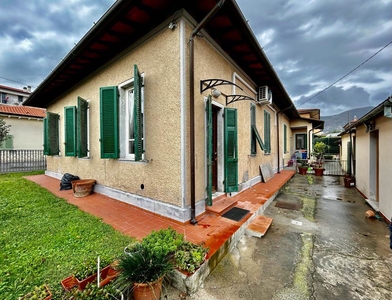 Casa semi indipendente in vendita a Pietrasanta Lucca