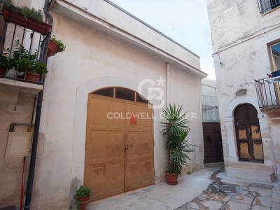Garage / Box in vendita a Ruvo di Puglia - Zona: Centro
