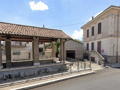 Palazzo in Largo San Nicola 1, Avezzano, posto auto, 200 m² in vendita