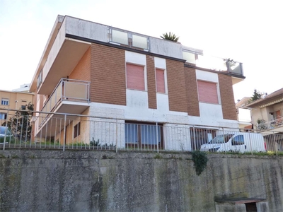Quadrilocale in Via Maggini 127/A, Ancona, 1 bagno, garage, 103 m²