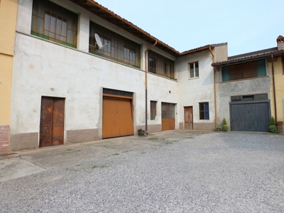 Rustico in Via Roma 37, Adro, 2 bagni, giardino privato, 407 m²