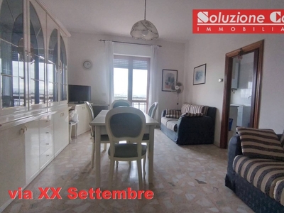 Trilocale in Via XX Settembre, Canosa di Puglia, 1 bagno, con box