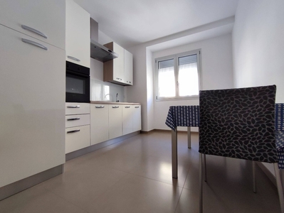 Trilocale in Viale Nizza, L'Aquila, 2 bagni, 78 m², 2° piano