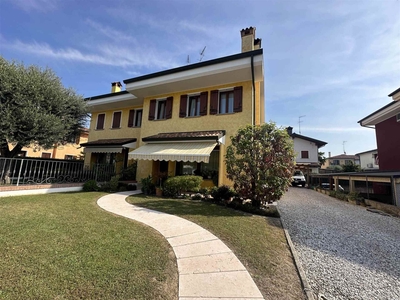 Villa bifamiliare in vendita a Zero Branco Treviso