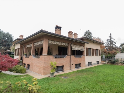 Villa in vendita a Saronno Varese