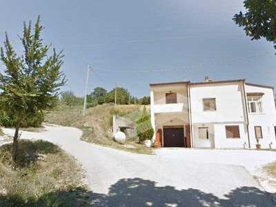 Villa singola in C.da Colle delle Api, Campobasso, 7 locali, 4 bagni