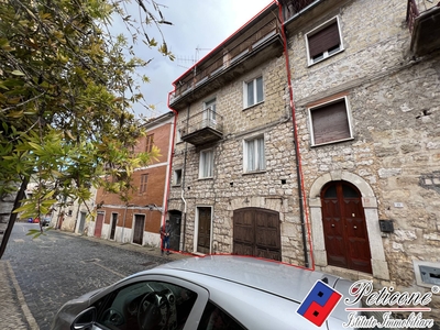 Casa indipendente con terrazzo, Lenola centro