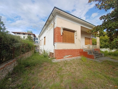 Appartamento bifamiliare a Montecatini-Terme, 14 locali, 3 bagni
