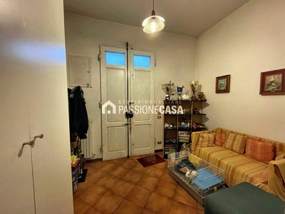 Appartamento bifamiliare a Prato, 6 locali, 1 bagno, 215 m², abitabile