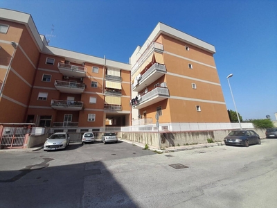 Appartamento di 4 vani /120 mq a Valenzano