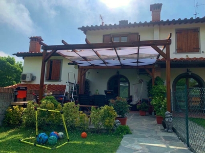 Bilocale a Borgo San Lorenzo, 1 bagno, posto auto, arredato, 45 m²