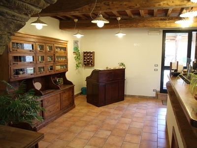 Borgo in vendita 15 Stanze da letto a Arezzo