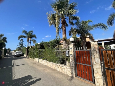 Casa Bi/Trifamiliare in Vendita in Via Ischia a Campofelice di Roccella