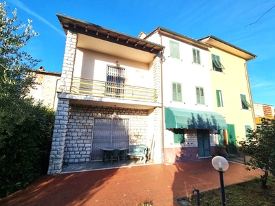 Casa colonica in Via della chiesa XXIV 129, Lucca, 10 locali, 1 bagno