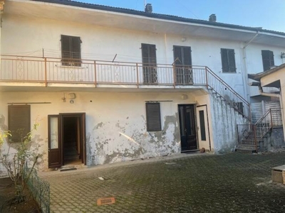 Casa indipendente a Sartirana Lomellina, 4 locali, 1 bagno, 120 m²